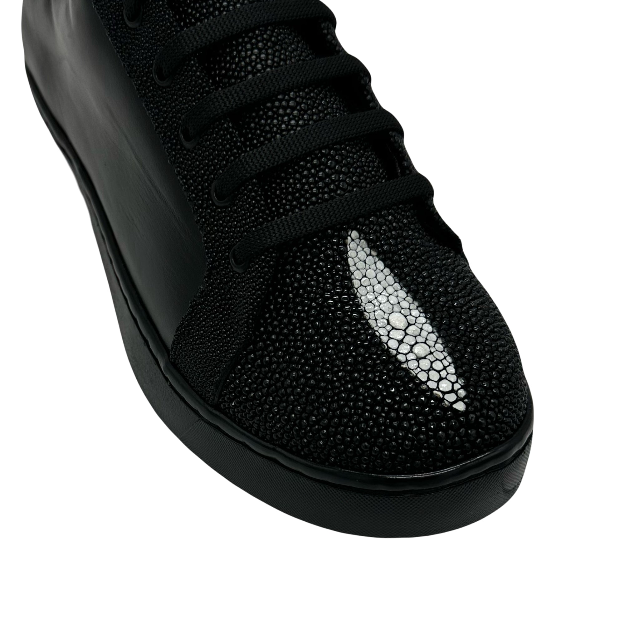 Max Mantarraya Negro
