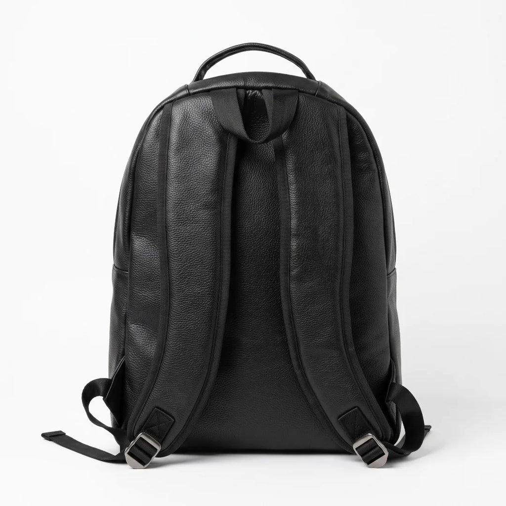 Mochila de piel con aplicación Mantarraya