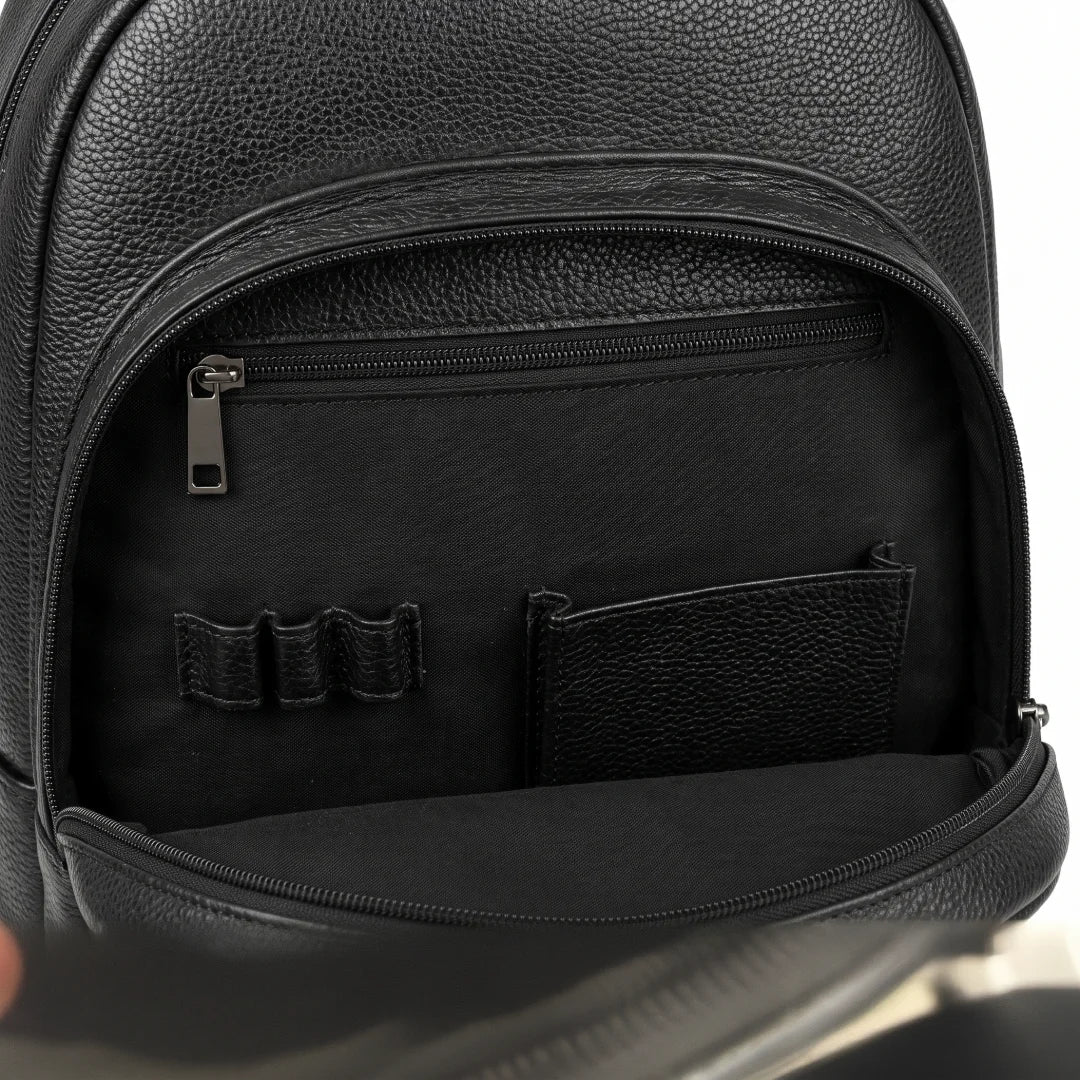 Mochila de piel con aplicación Mantarraya